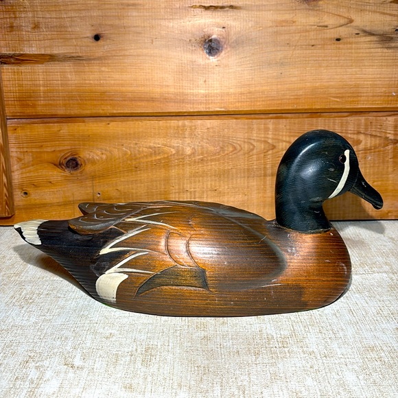 Wildlife Collectibles H.P. Vintage Duck Decoy with Glass Eyes (Hand Carved) - Picture 5 of 12